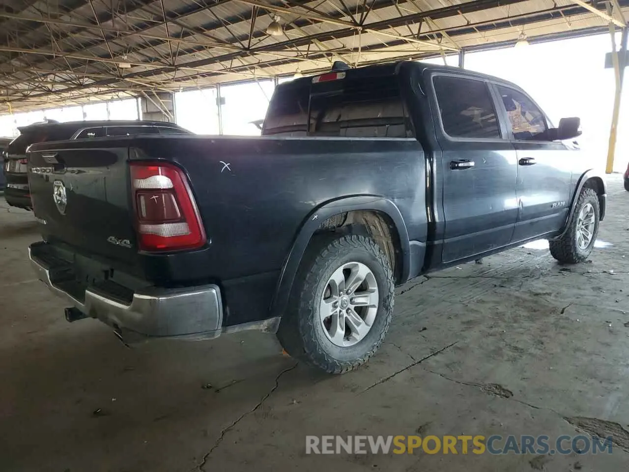 3 Photograph of a damaged car 1C6SRFJT9NN159000 RAM 1500 2022
