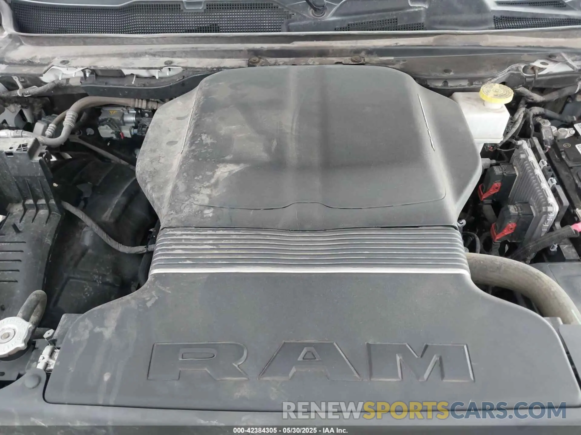 10 Photograph of a damaged car 1C6SRFJTXNN129844 RAM 1500 2022