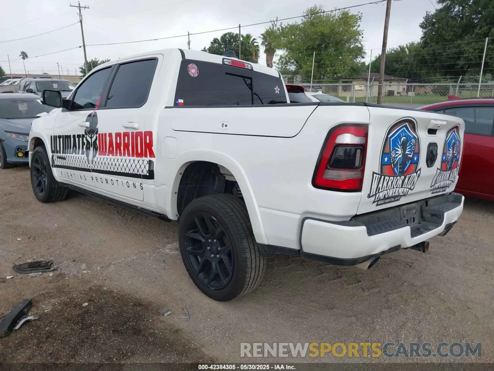3 Photograph of a damaged car 1C6SRFJTXNN129844 RAM 1500 2022