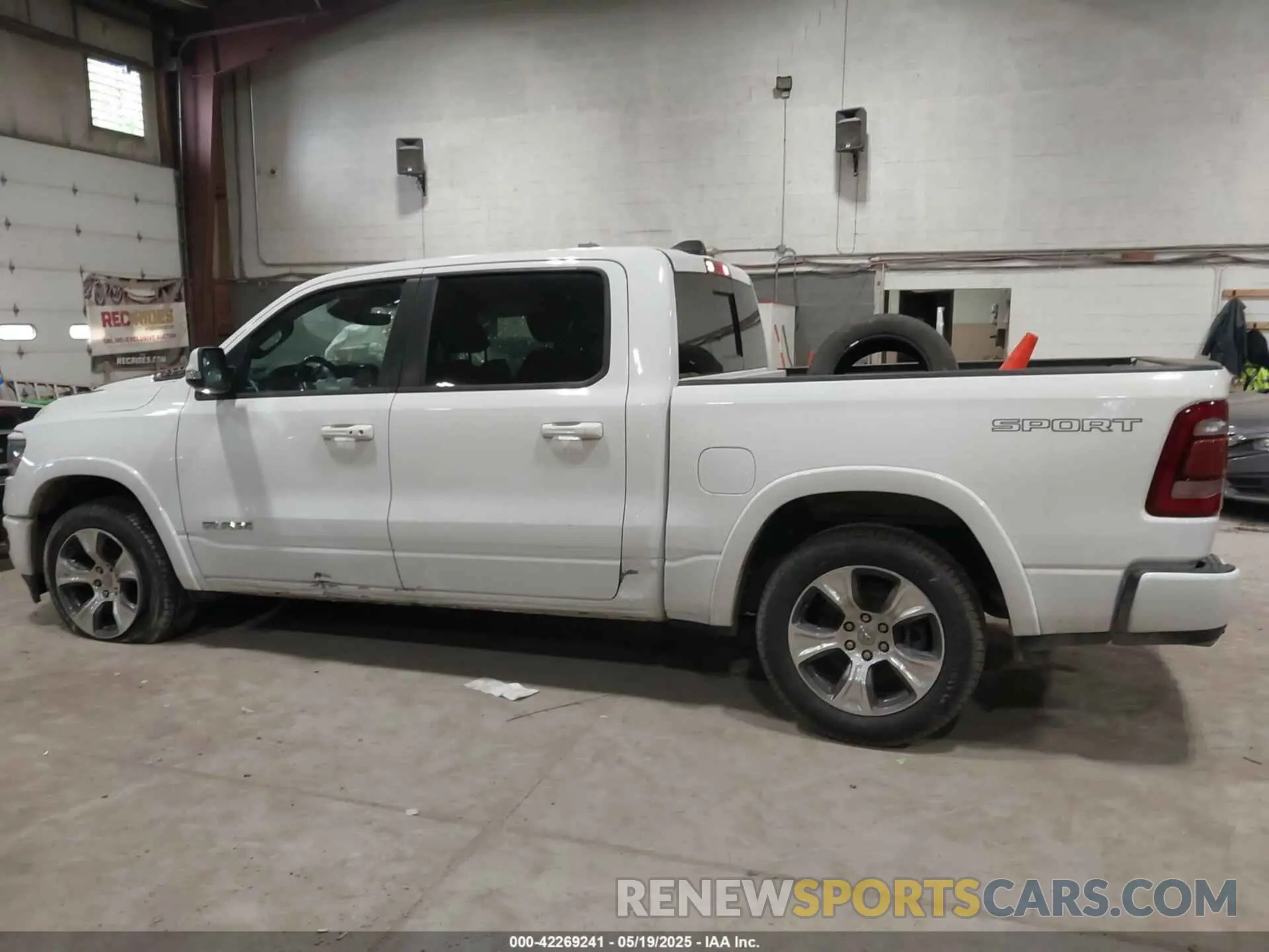 15 Photograph of a damaged car 1C6SRFJTXNN222654 RAM 1500 2022
