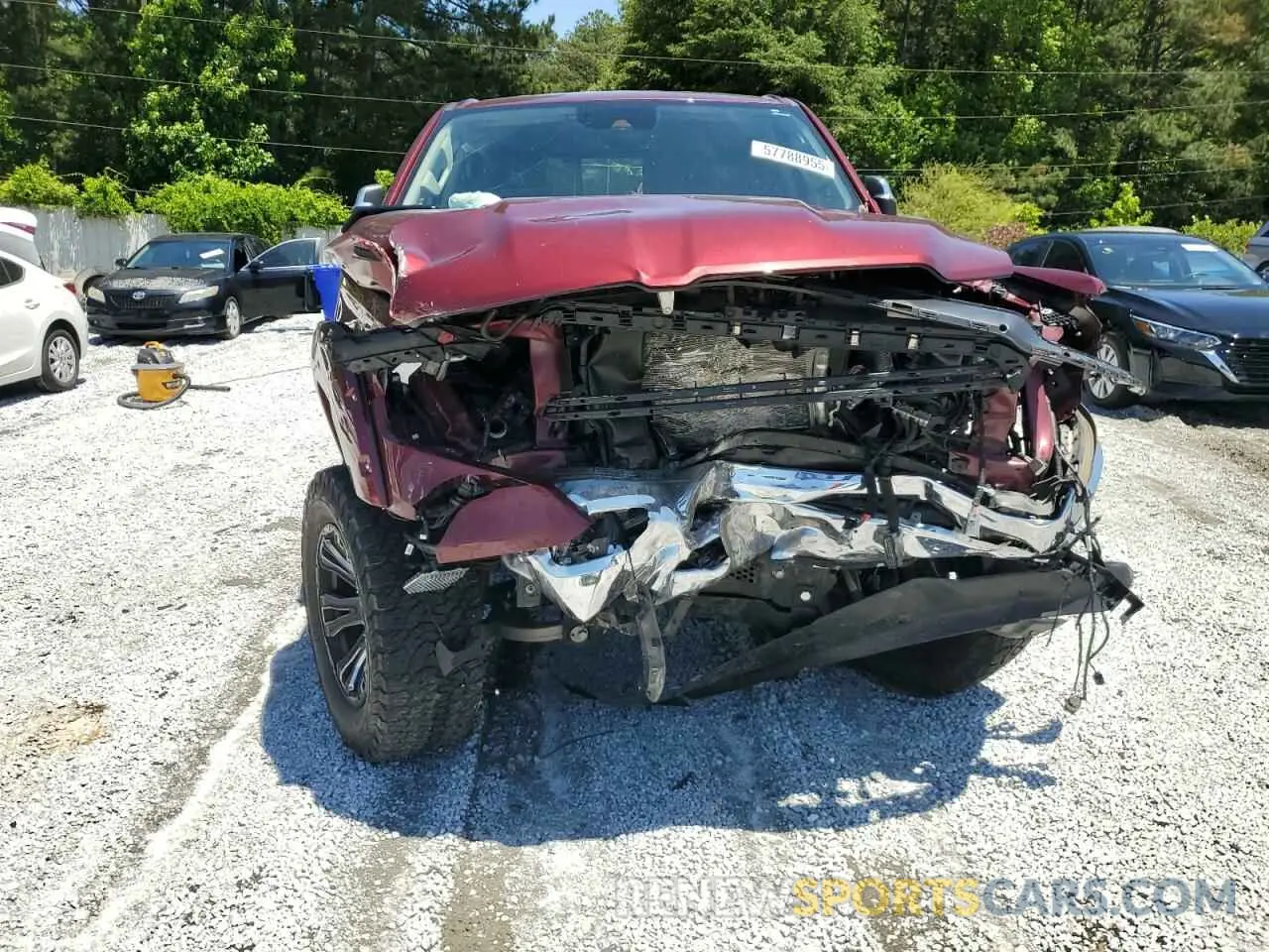 5 Photograph of a damaged car 1C6SRFJTXNN310572 RAM 1500 2022