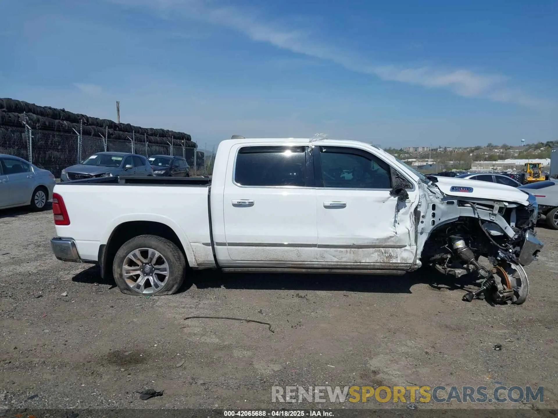 13 Photograph of a damaged car 1C6SRFKM0NN192653 RAM 1500 2022
