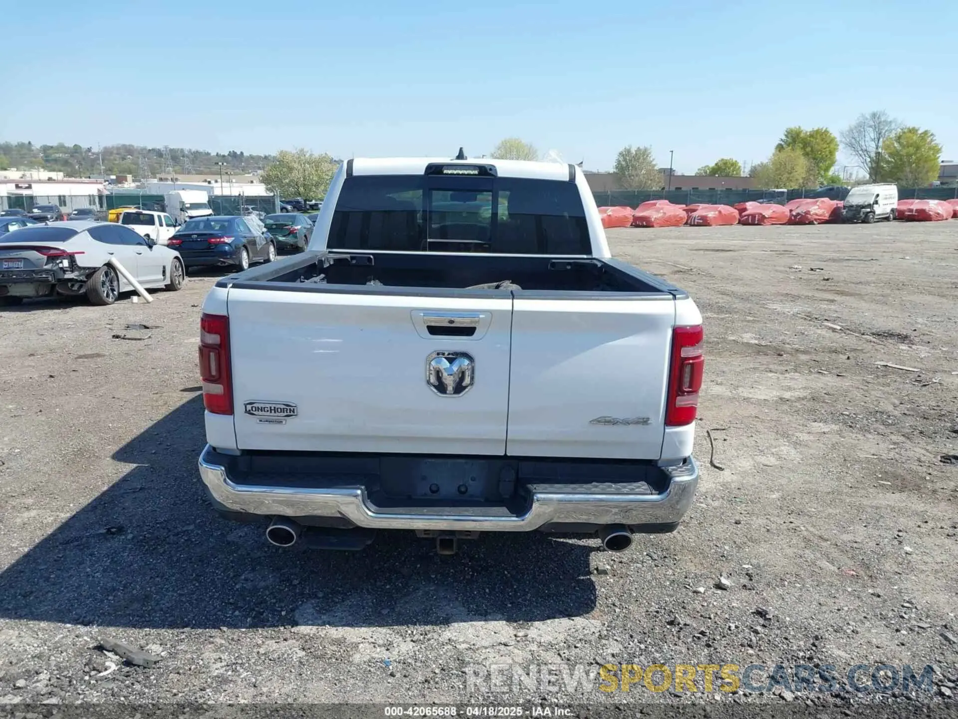 16 Photograph of a damaged car 1C6SRFKM0NN192653 RAM 1500 2022