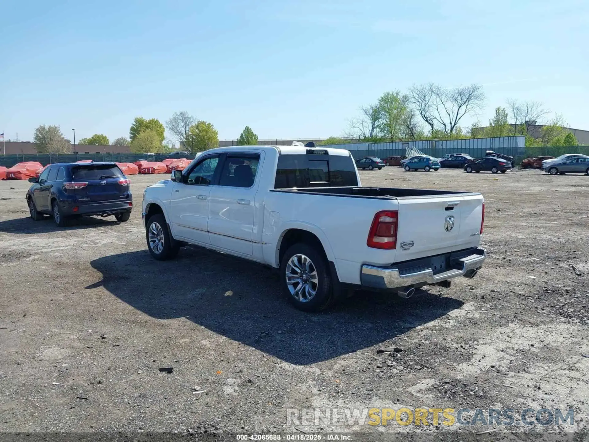 3 Photograph of a damaged car 1C6SRFKM0NN192653 RAM 1500 2022