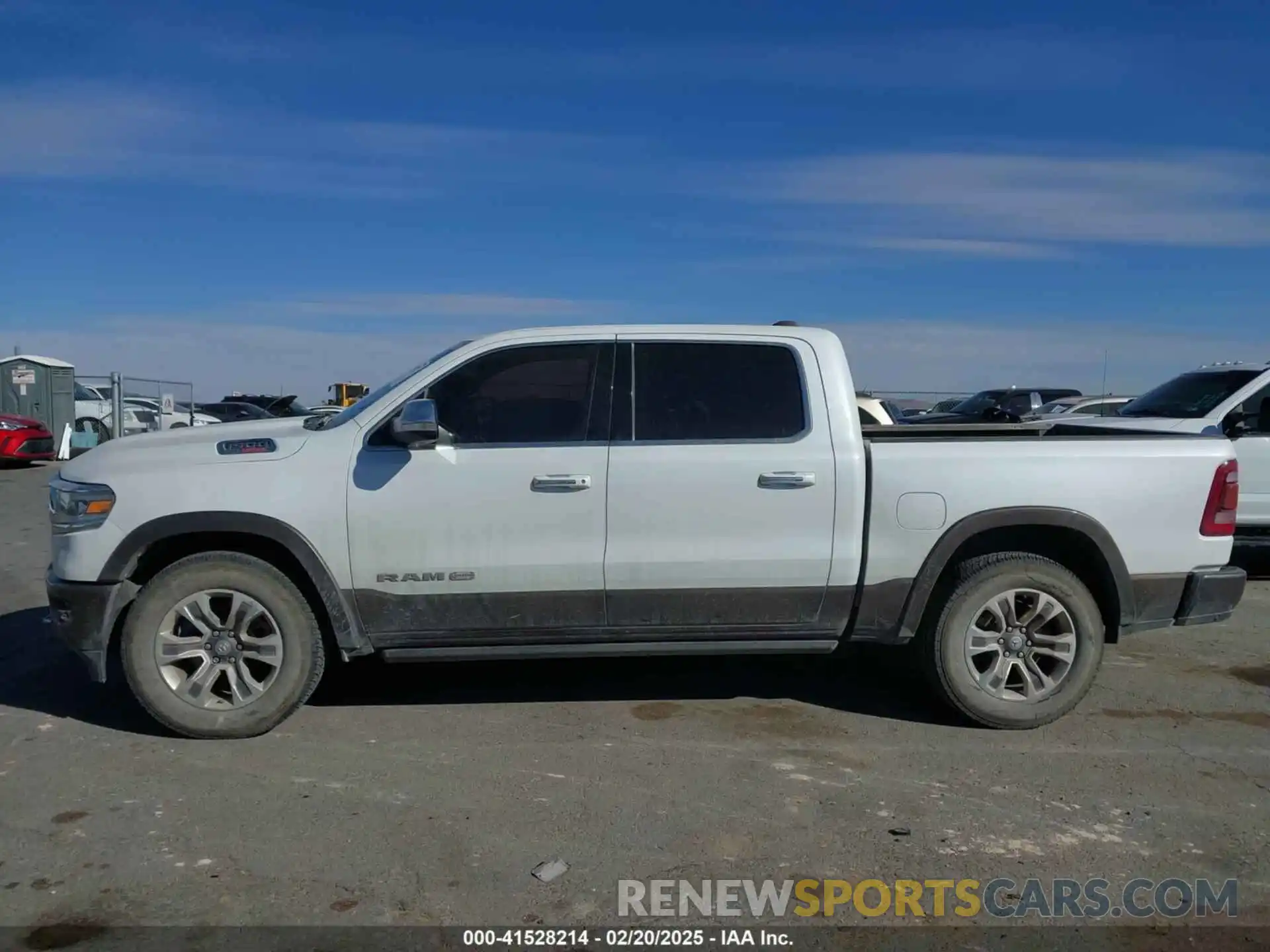 14 Photograph of a damaged car 1C6SRFKM7NN161870 RAM 1500 2022