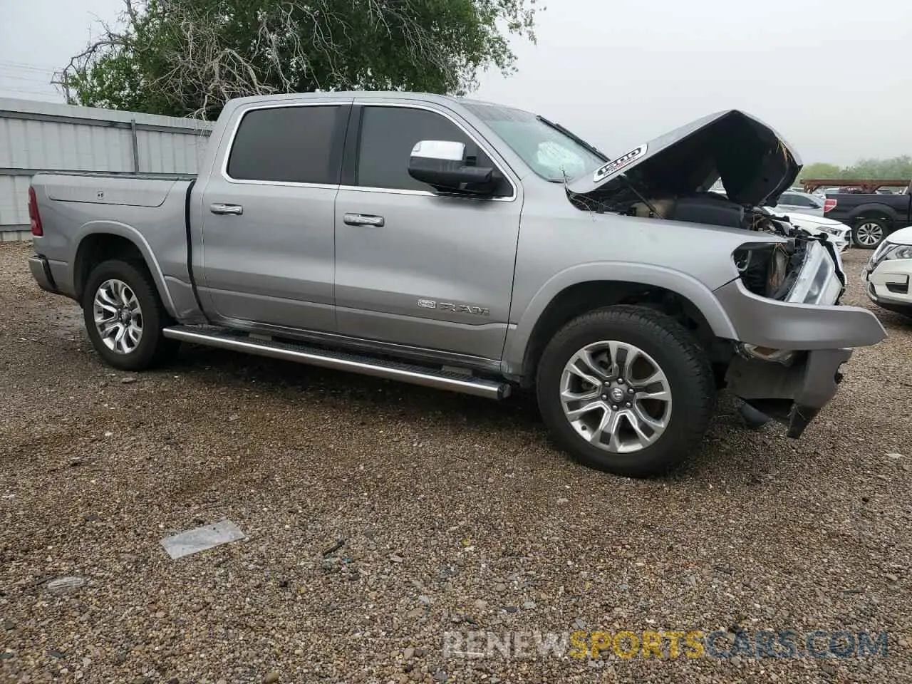 4 Photograph of a damaged car 1C6SRFKM7NN288246 RAM 1500 2022