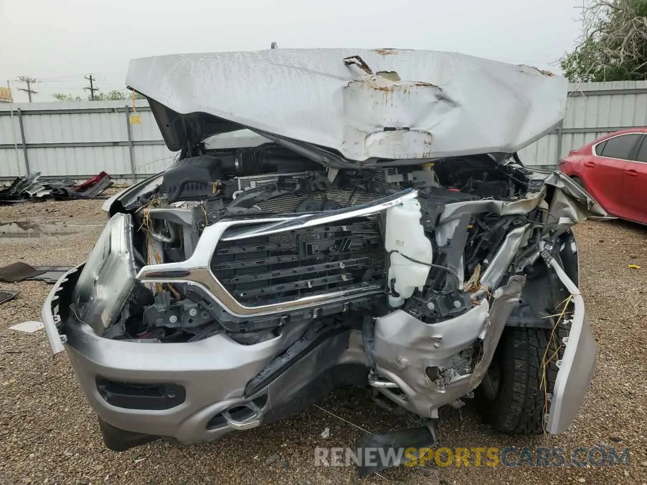 5 Photograph of a damaged car 1C6SRFKM7NN288246 RAM 1500 2022