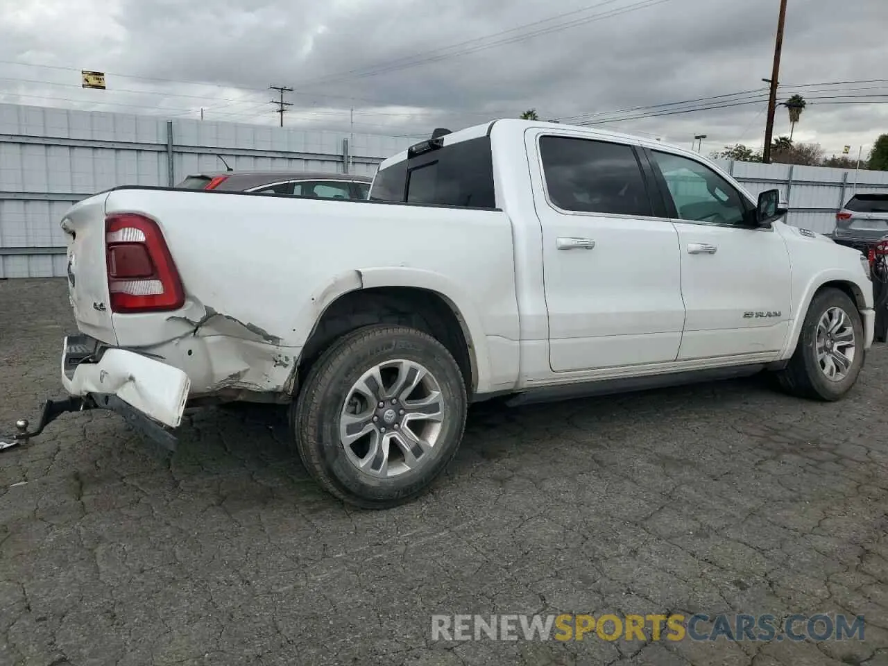 3 Photograph of a damaged car 1C6SRFKM9NN119832 RAM 1500 2022
