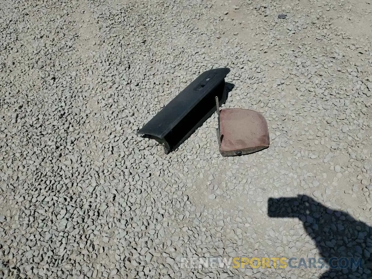 12 Photograph of a damaged car 1C6SRFKT5NN109323 RAM 1500 2022