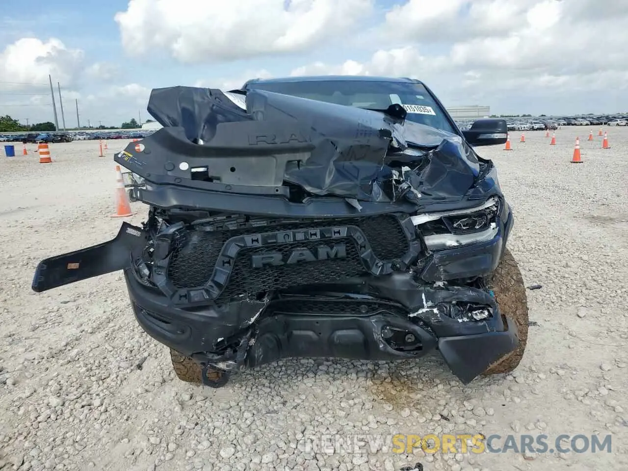 5 Photograph of a damaged car 1C6SRFLT3NN285589 RAM 1500 2022