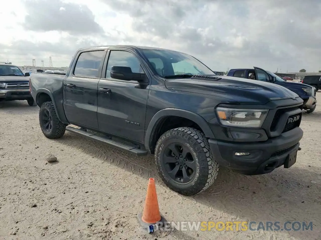 4 Photograph of a damaged car 1C6SRFLT4NN427464 RAM 1500 2022