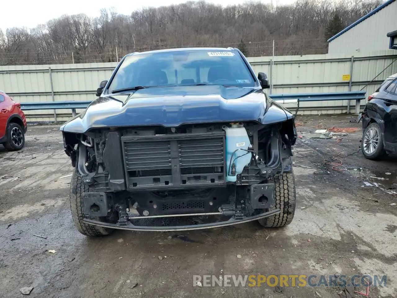 5 Photograph of a damaged car 1C6SRFMT0NN294989 RAM 1500 2022
