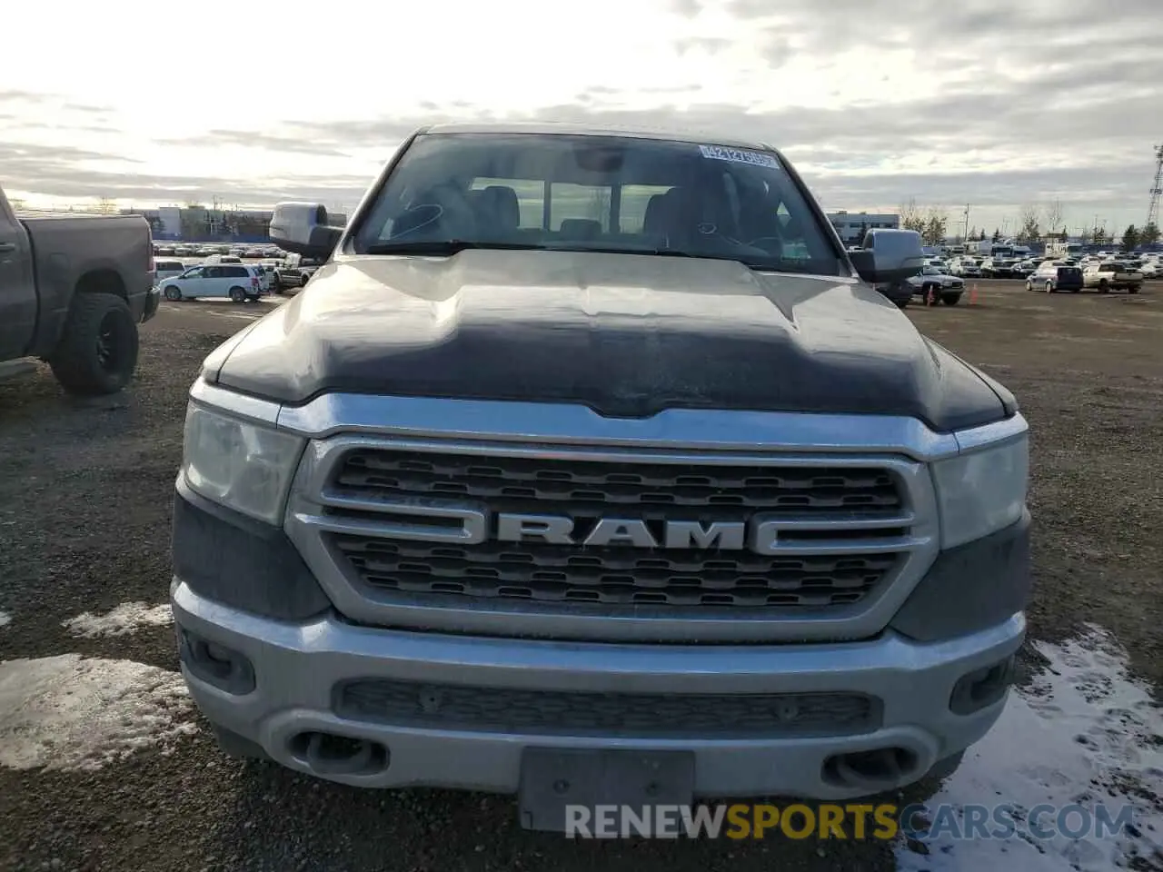5 Photograph of a damaged car 1C6SRFMT6NN127505 RAM 1500 2022
