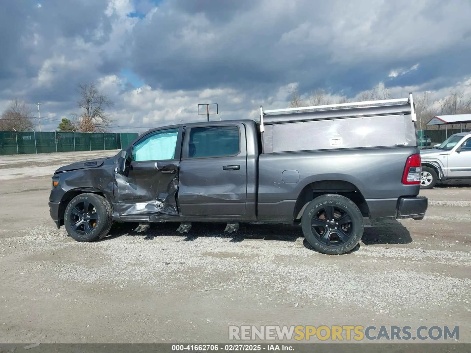14 Photograph of a damaged car 1C6SRFMT8NN267989 RAM 1500 2022