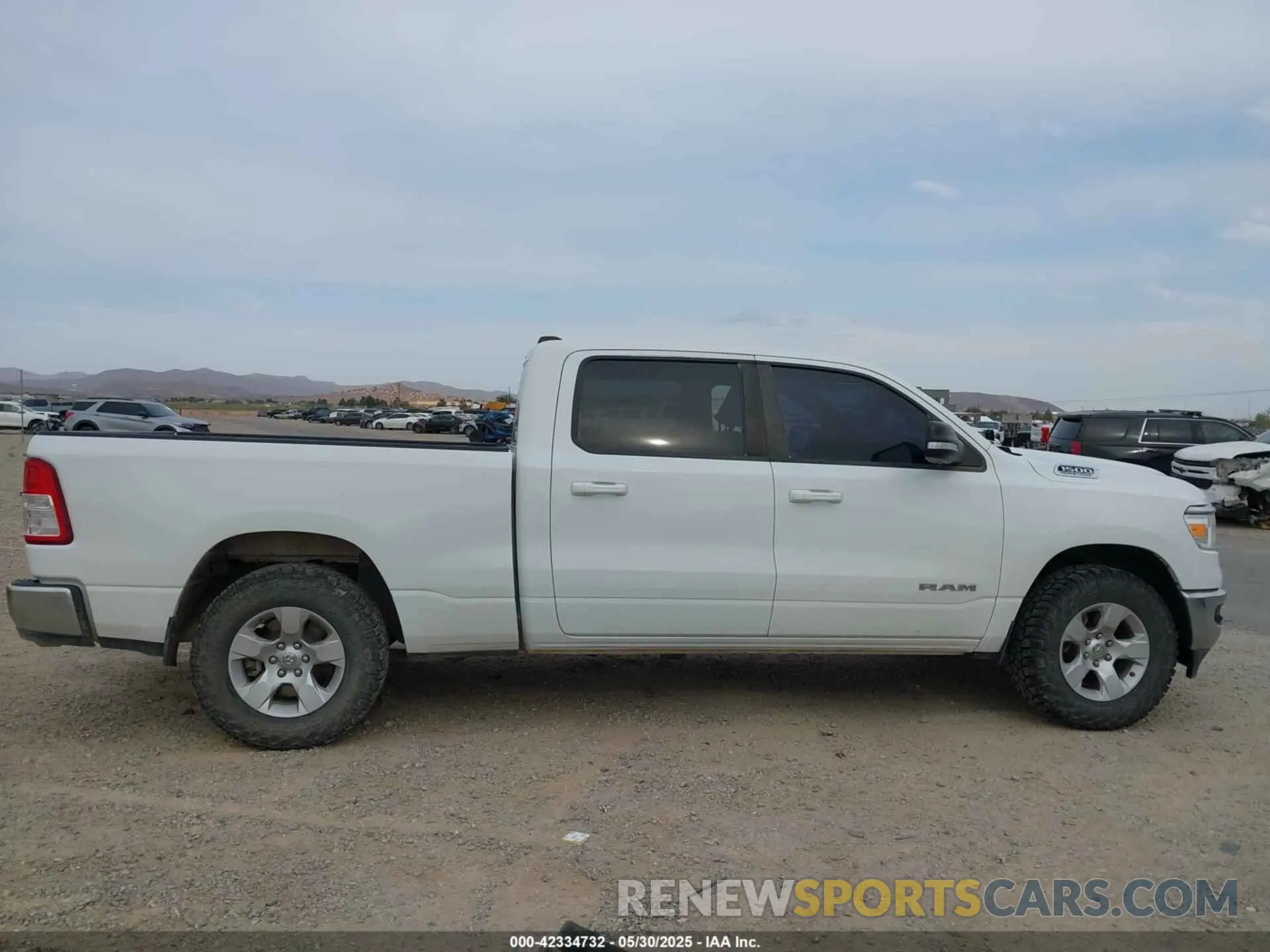 13 Photograph of a damaged car 1C6SRFMT8NN313403 RAM 1500 2022