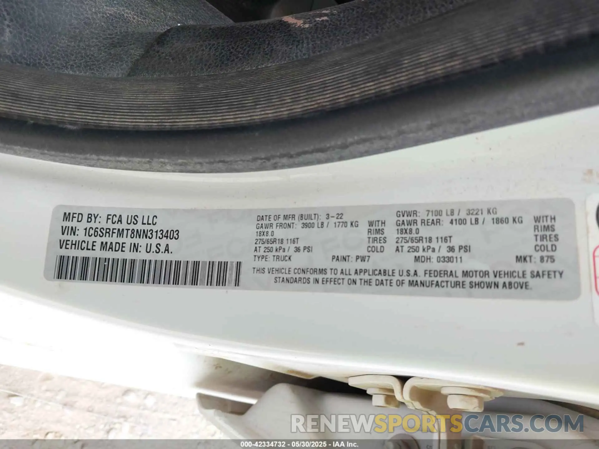 9 Photograph of a damaged car 1C6SRFMT8NN313403 RAM 1500 2022