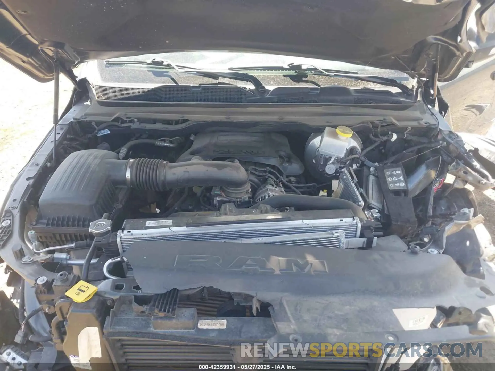 10 Photograph of a damaged car 1C6SRFMT8NN481607 RAM 1500 2022