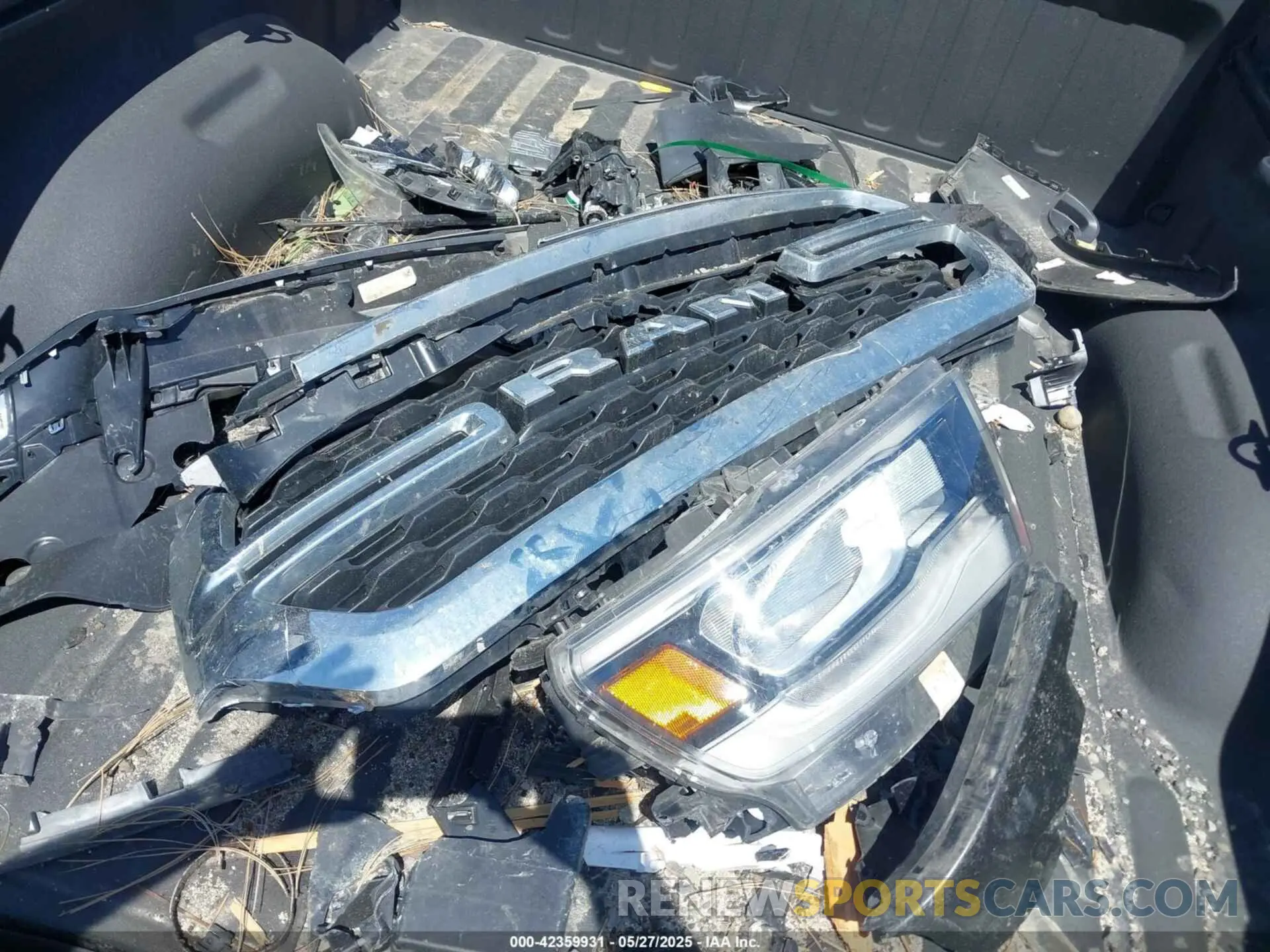 11 Photograph of a damaged car 1C6SRFMT8NN481607 RAM 1500 2022