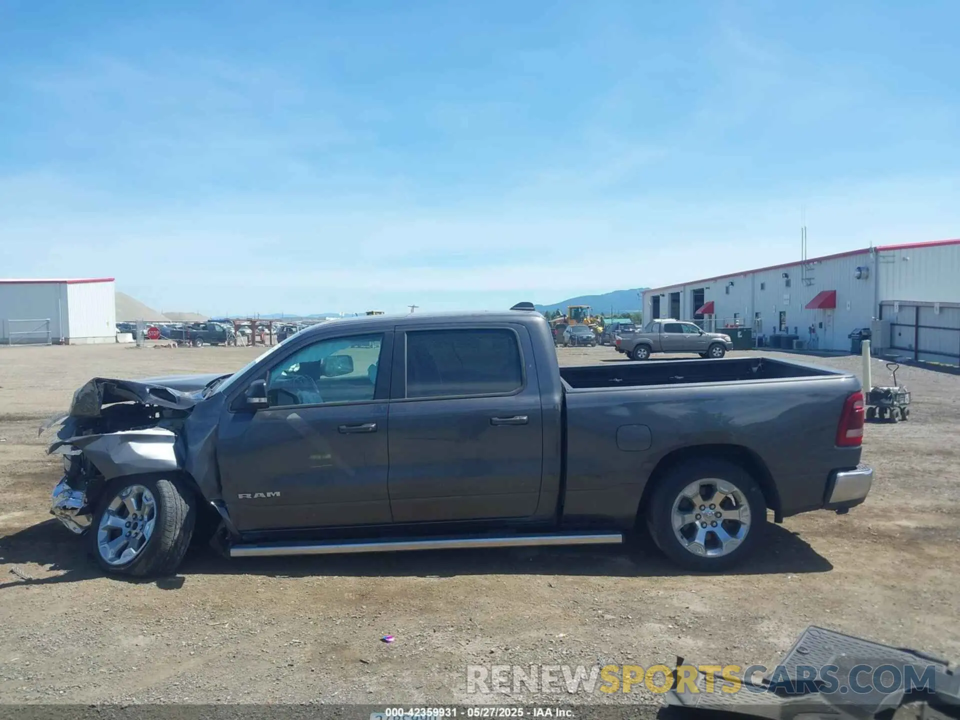 14 Photograph of a damaged car 1C6SRFMT8NN481607 RAM 1500 2022
