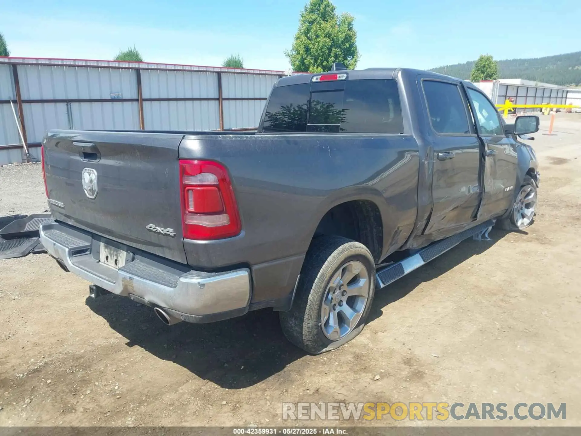 4 Photograph of a damaged car 1C6SRFMT8NN481607 RAM 1500 2022