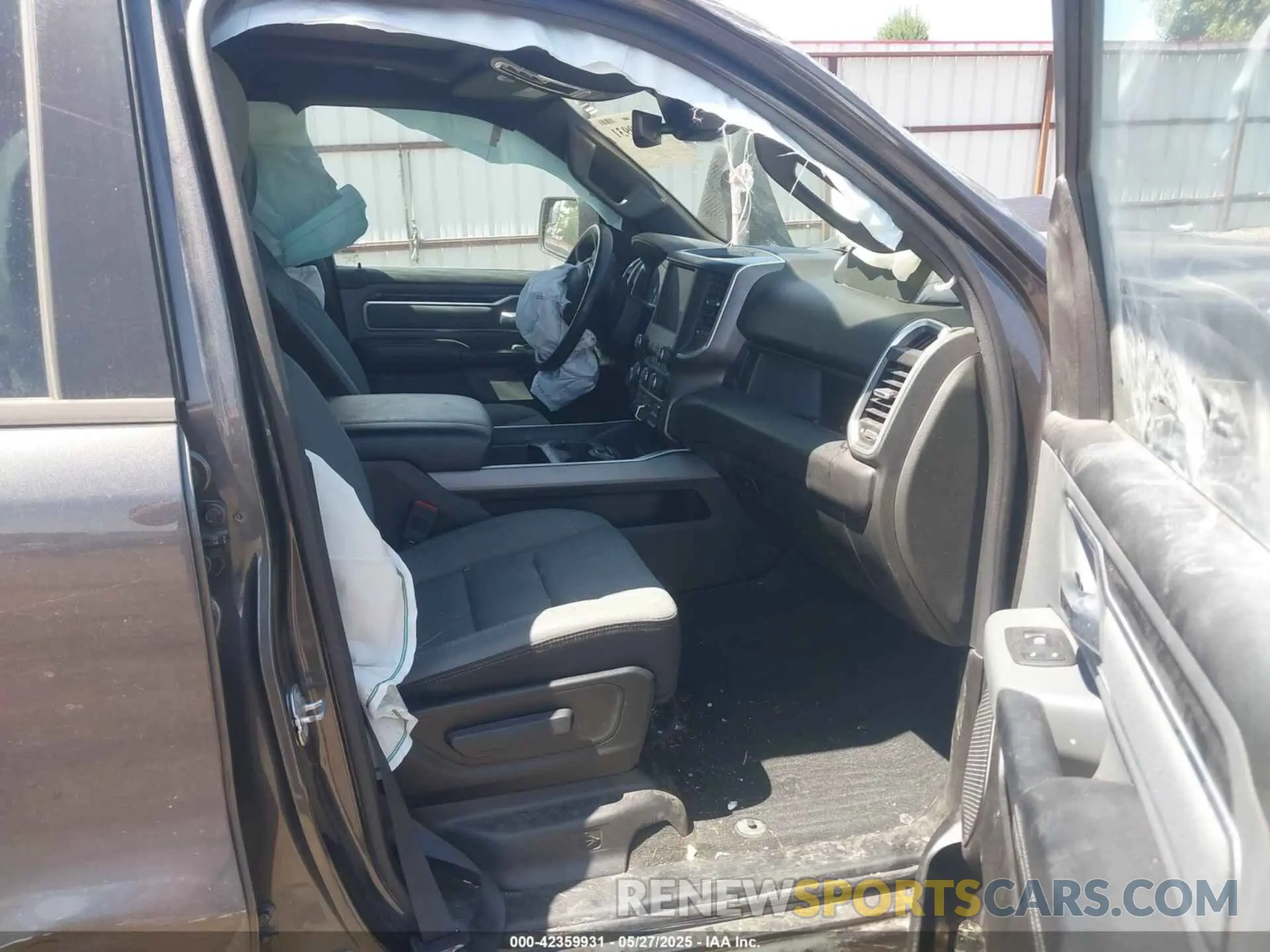 5 Photograph of a damaged car 1C6SRFMT8NN481607 RAM 1500 2022