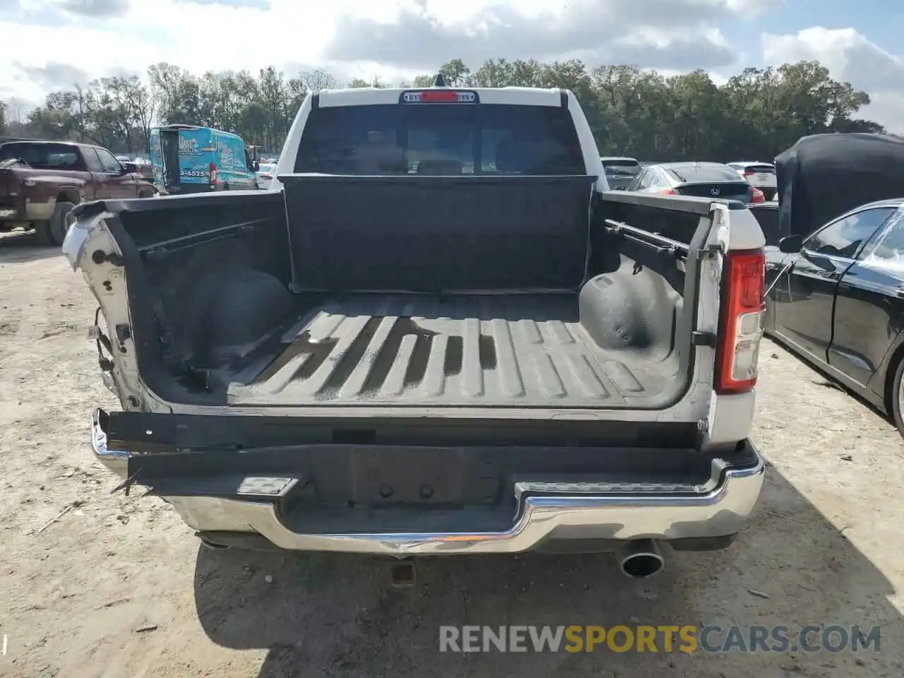 6 Photograph of a damaged car 1C6SRFMTXNN339209 RAM 1500 2022