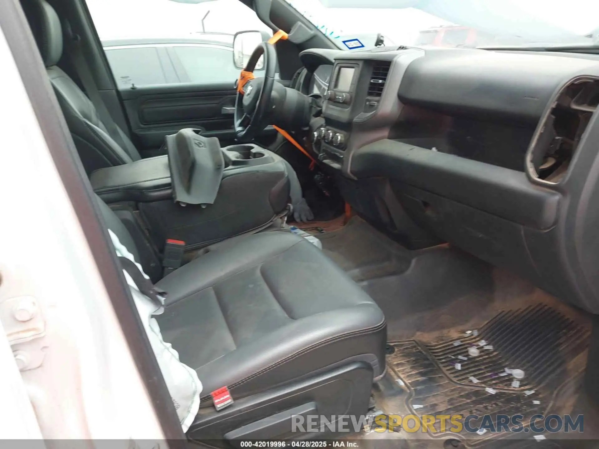 5 Photograph of a damaged car 1C6SRFNT0NN416927 RAM 1500 2022