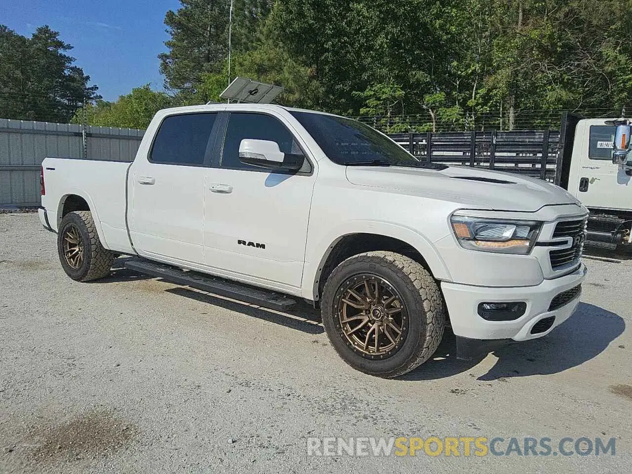 4 Photograph of a damaged car 1C6SRFRT6NN167351 RAM 1500 2022