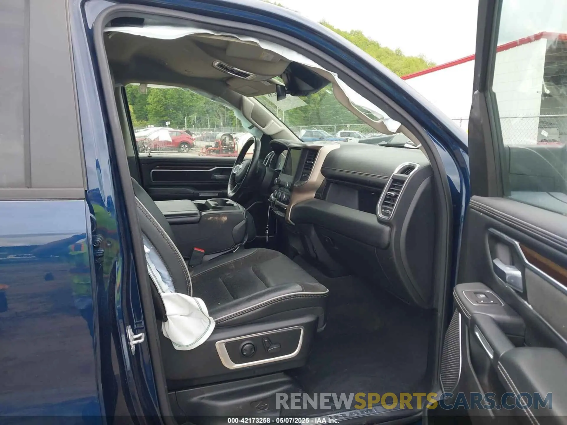 5 Photograph of a damaged car 1C6SRFRTXNN223050 RAM 1500 2022