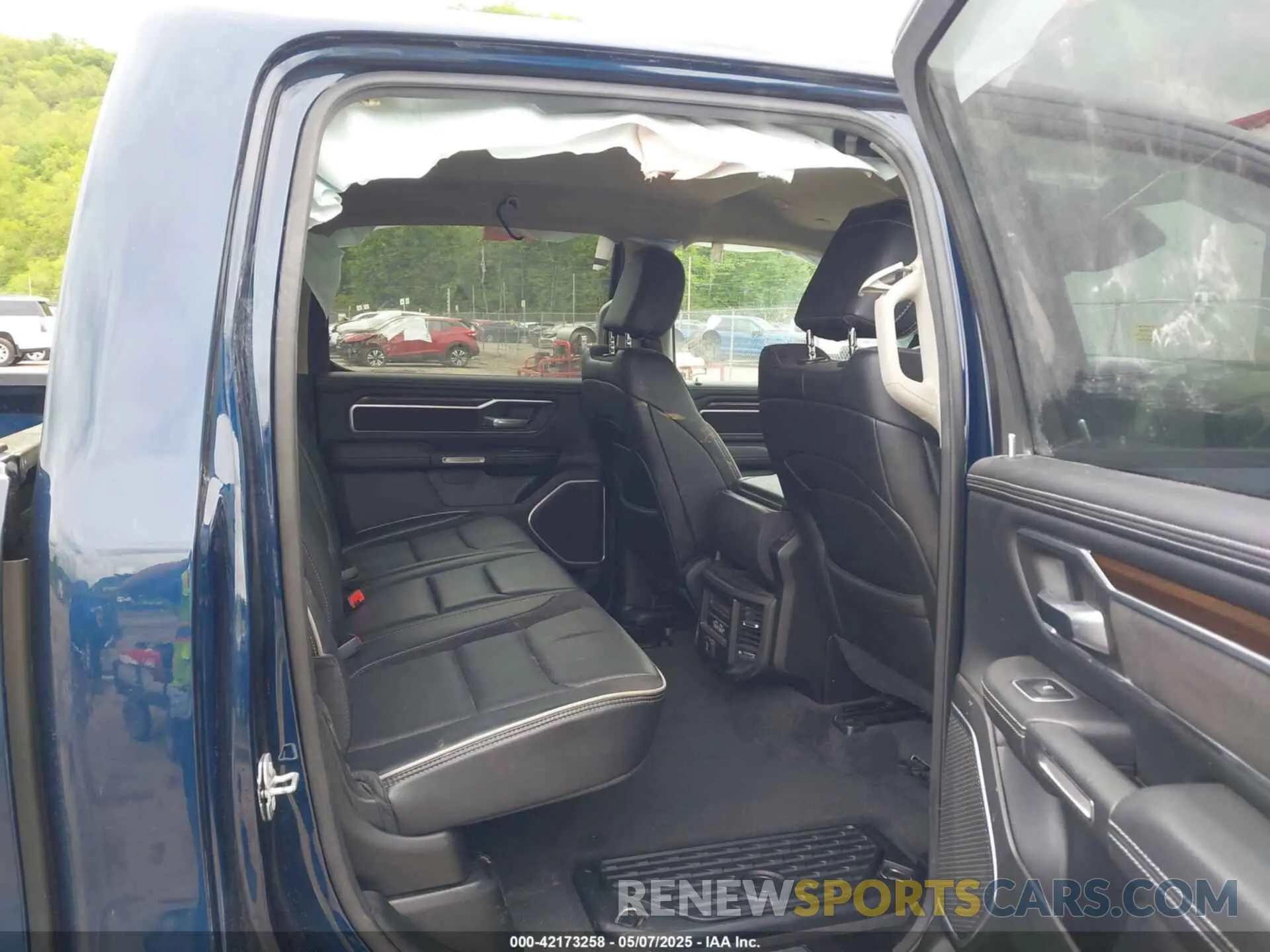 8 Photograph of a damaged car 1C6SRFRTXNN223050 RAM 1500 2022