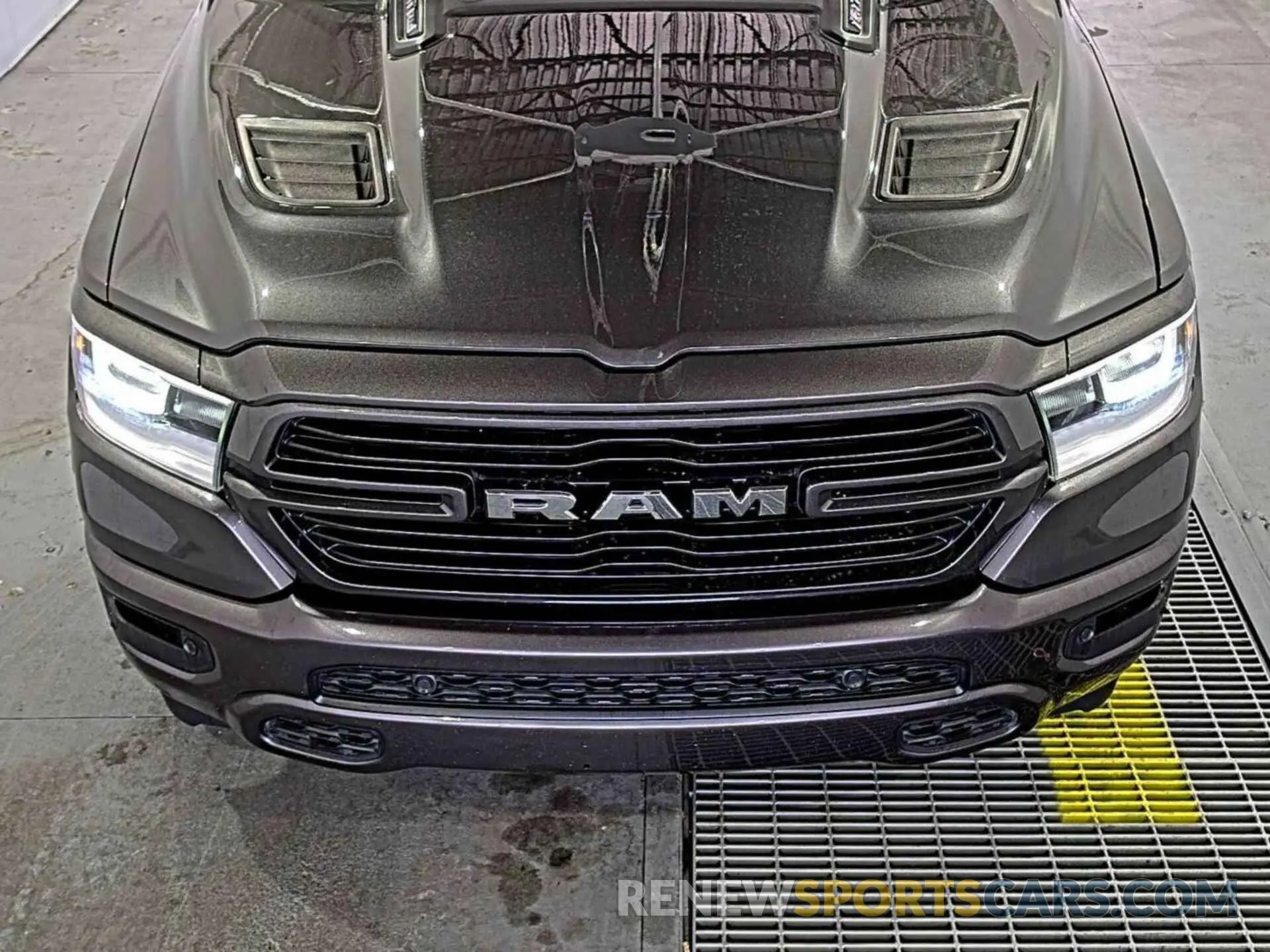 10 Photograph of a damaged car 1C6SRFRTXNN429307 RAM 1500 2022