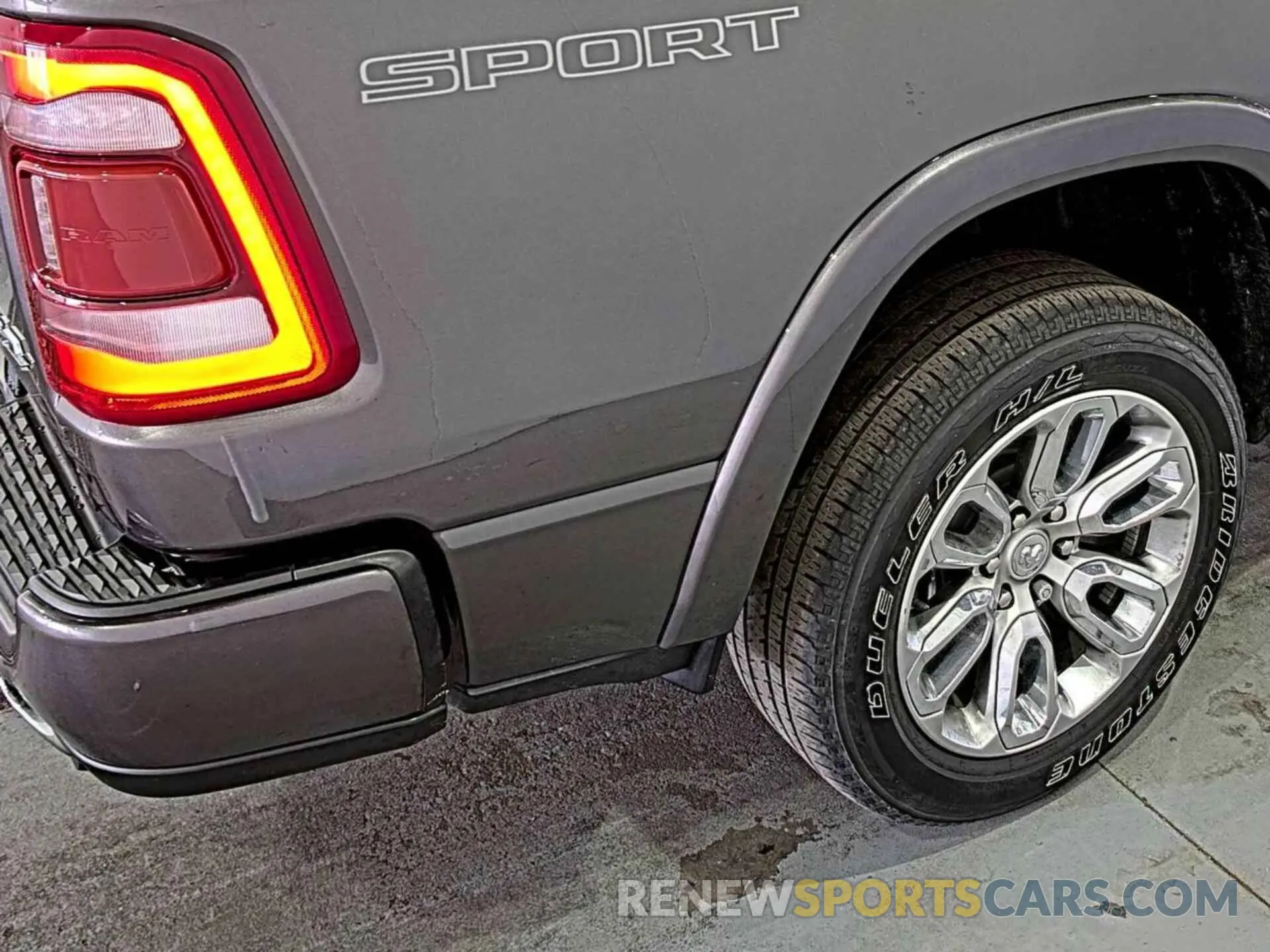 4 Photograph of a damaged car 1C6SRFRTXNN429307 RAM 1500 2022