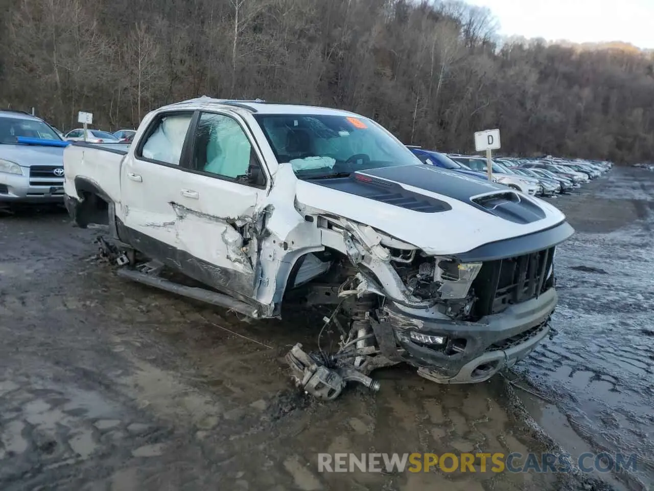 4 Photograph of a damaged car 1C6SRFU90NN388911 RAM 1500 2022