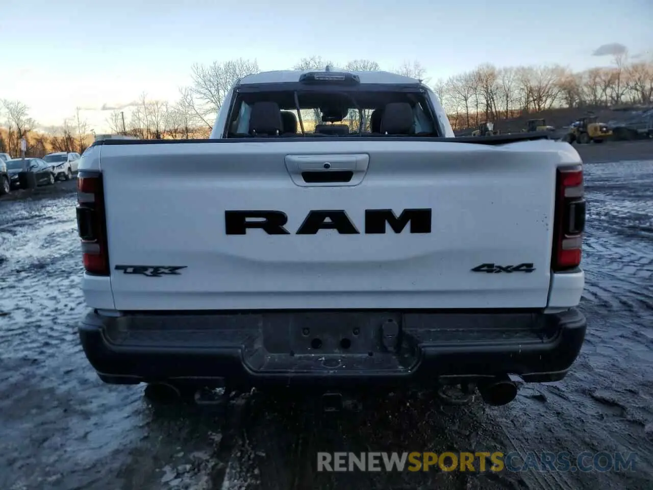 6 Photograph of a damaged car 1C6SRFU90NN388911 RAM 1500 2022
