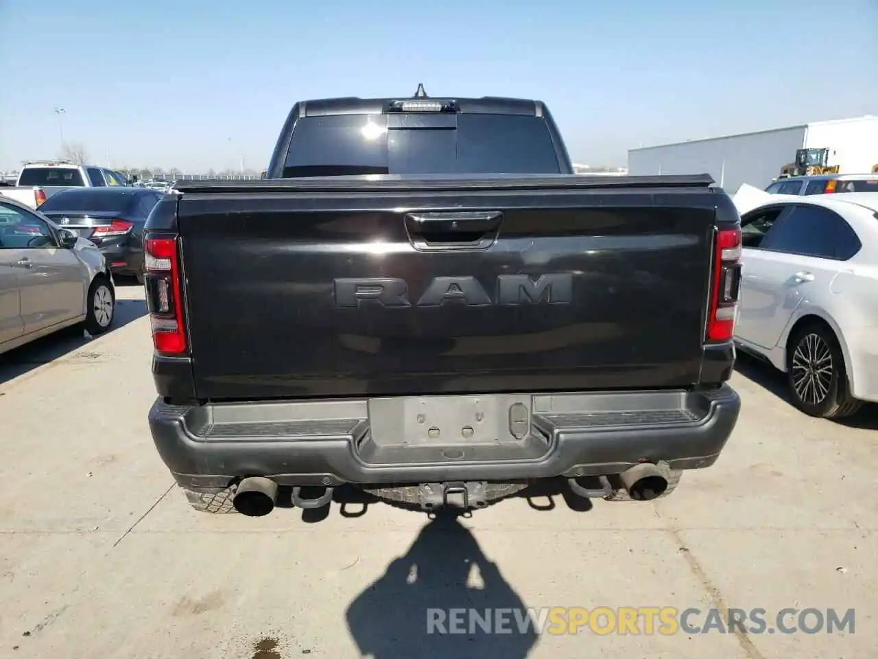 6 Photograph of a damaged car 1C6SRFU91NN112656 RAM 1500 2022