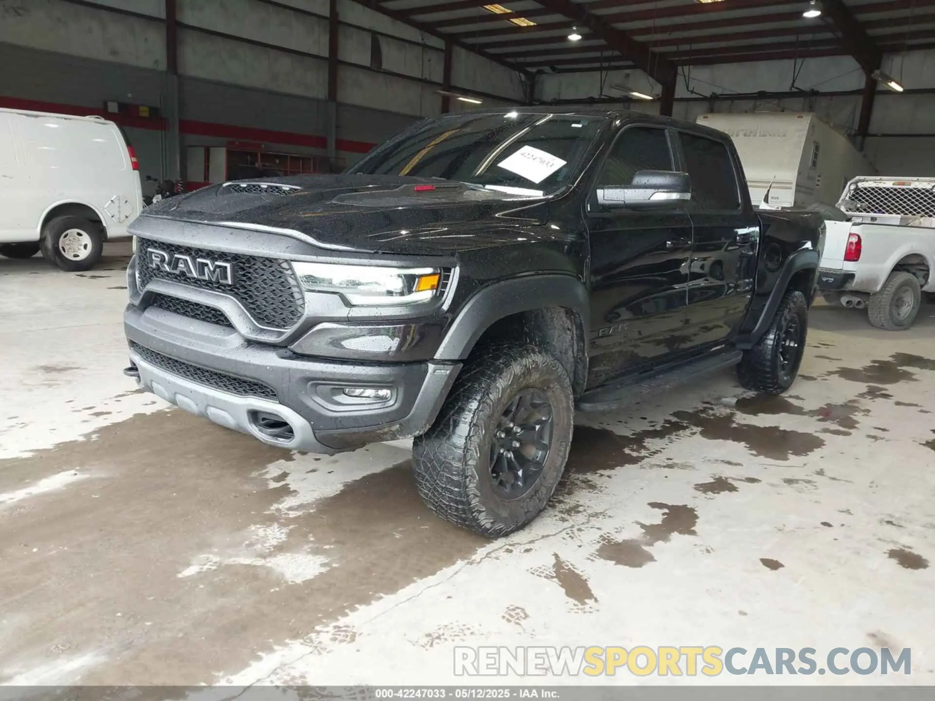 2 Photograph of a damaged car 1C6SRFU91NN319239 RAM 1500 2022