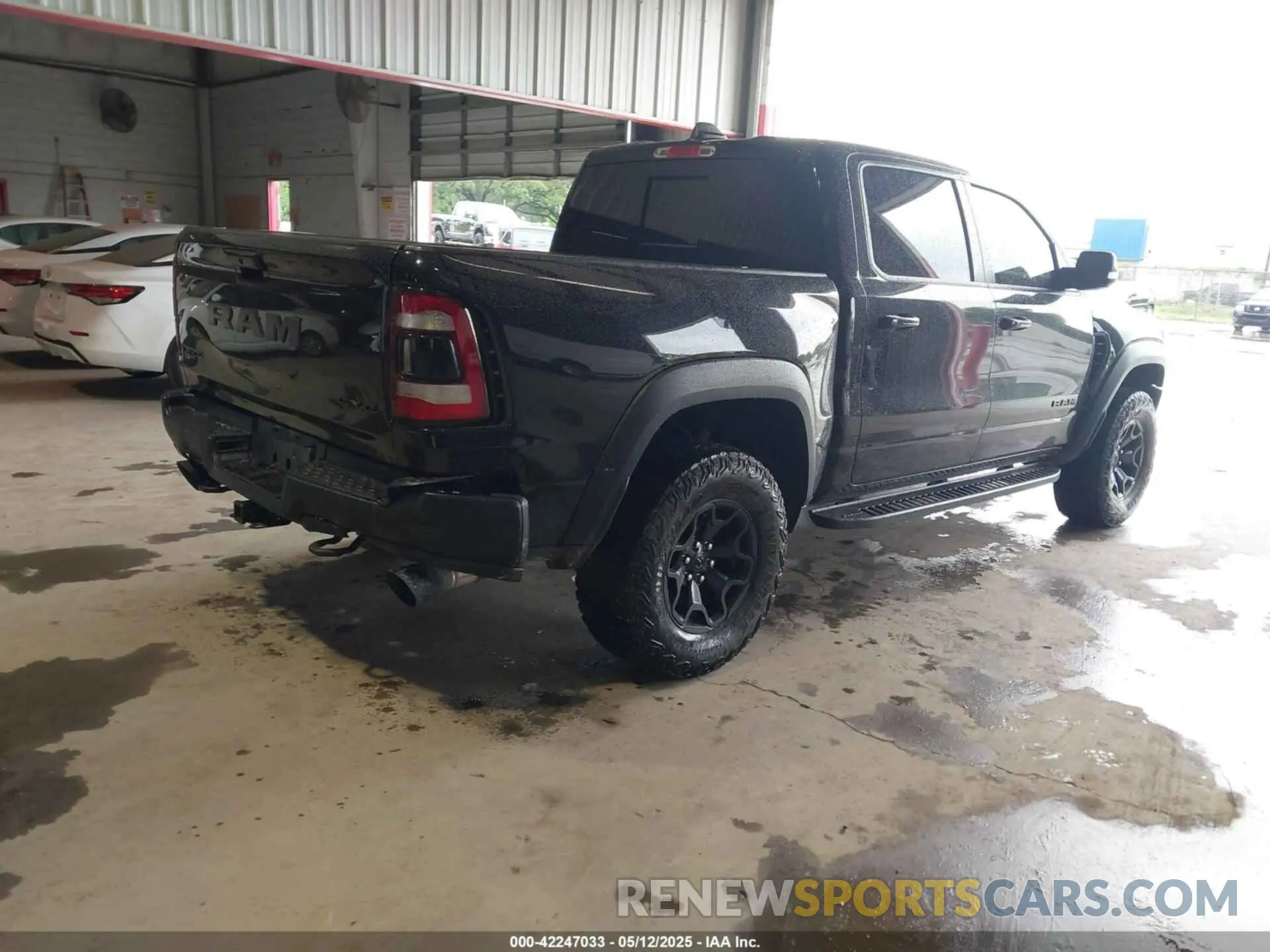 4 Photograph of a damaged car 1C6SRFU91NN319239 RAM 1500 2022
