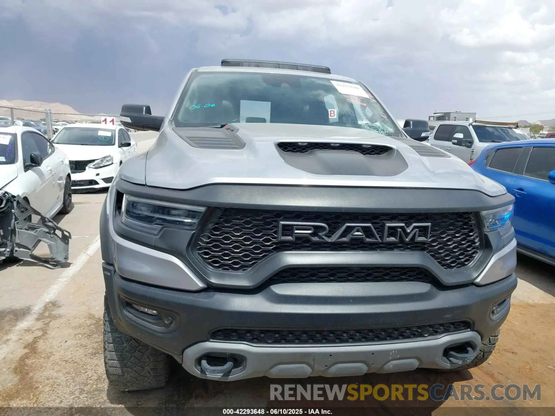 11 Photograph of a damaged car 1C6SRFU91NN370644 RAM 1500 2022