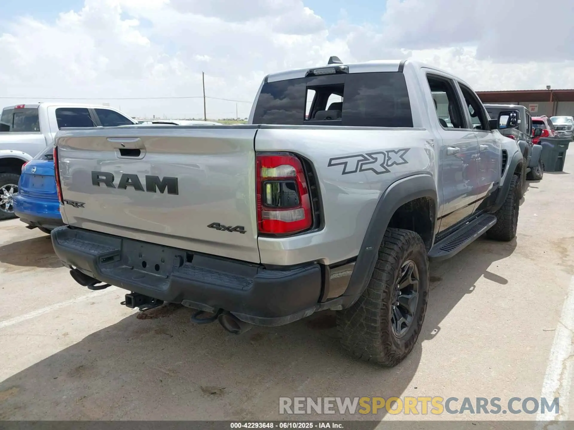 4 Photograph of a damaged car 1C6SRFU91NN370644 RAM 1500 2022
