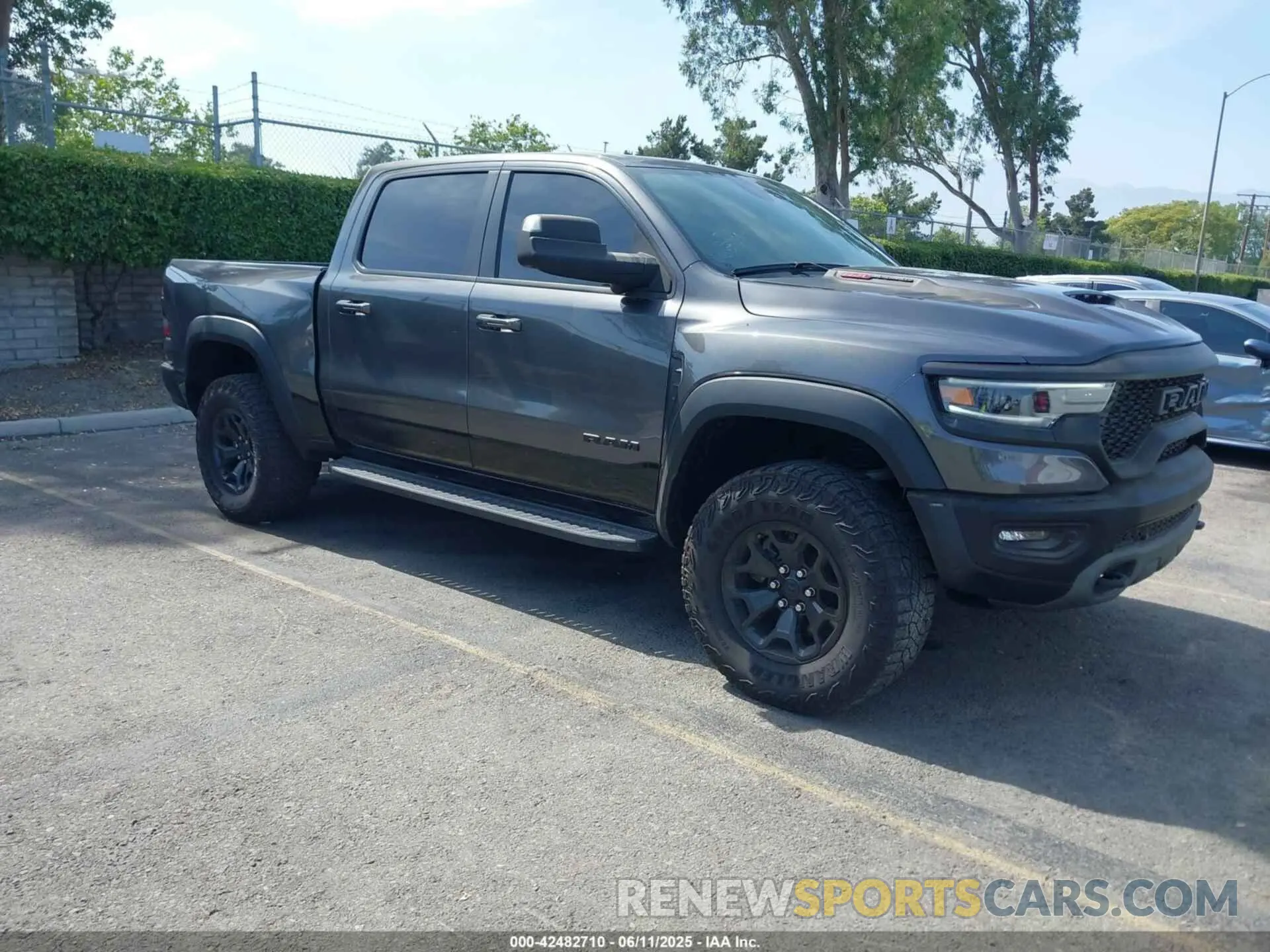 1 Photograph of a damaged car 1C6SRFU91NN392885 RAM 1500 2022