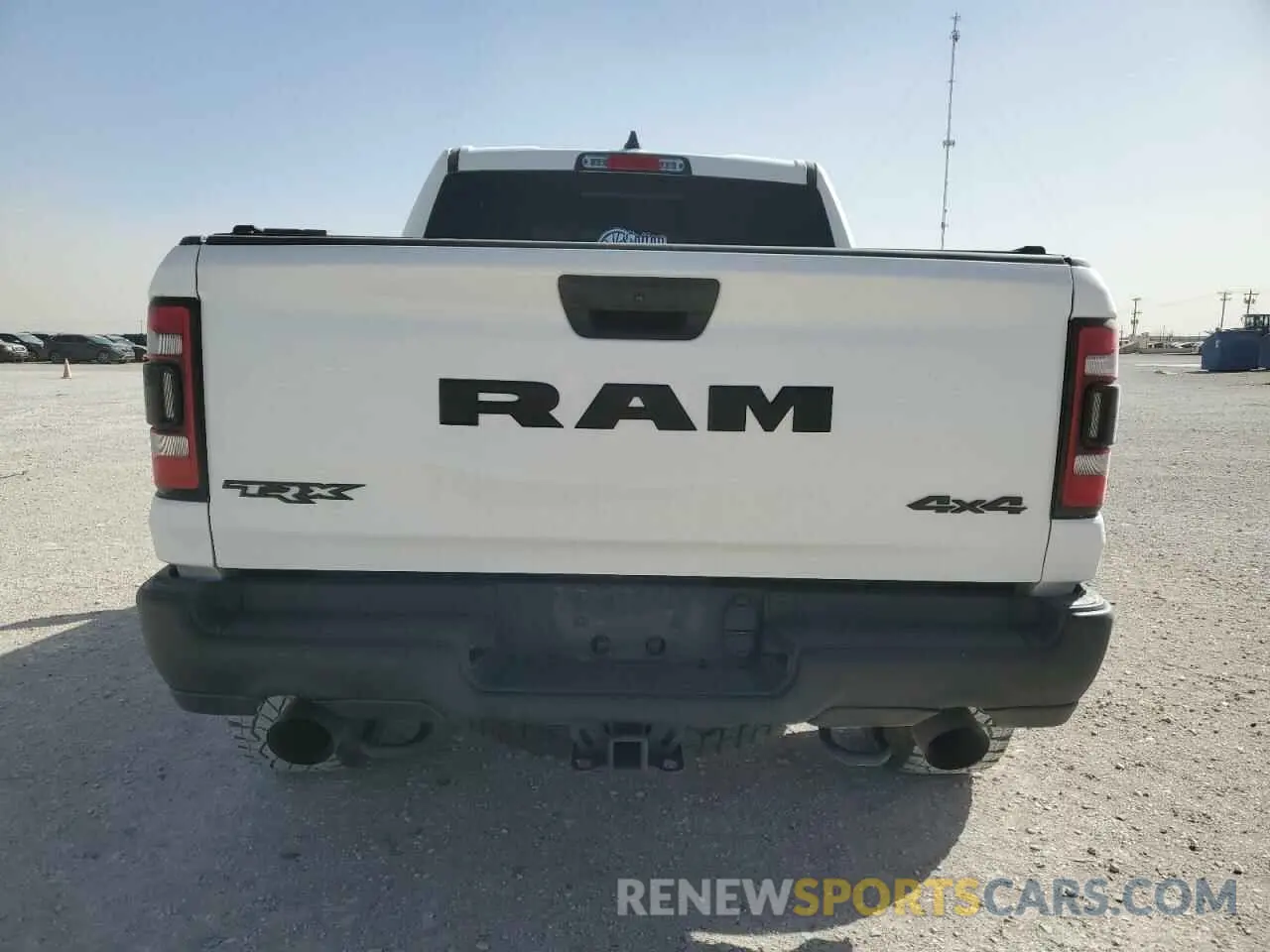 6 Photograph of a damaged car 1C6SRFU92NN270357 RAM 1500 2022