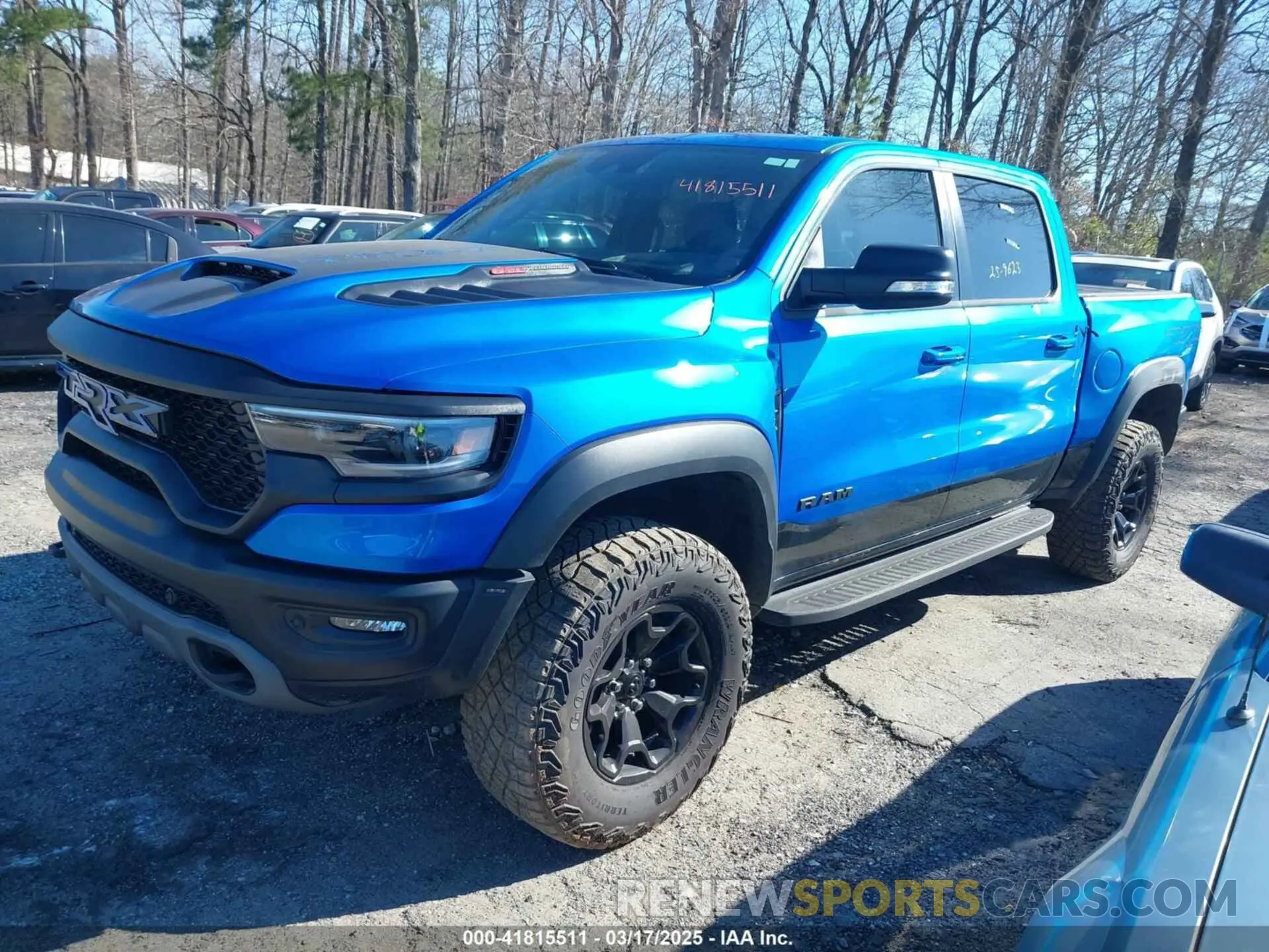 2 Photograph of a damaged car 1C6SRFU92NN307018 RAM 1500 2022
