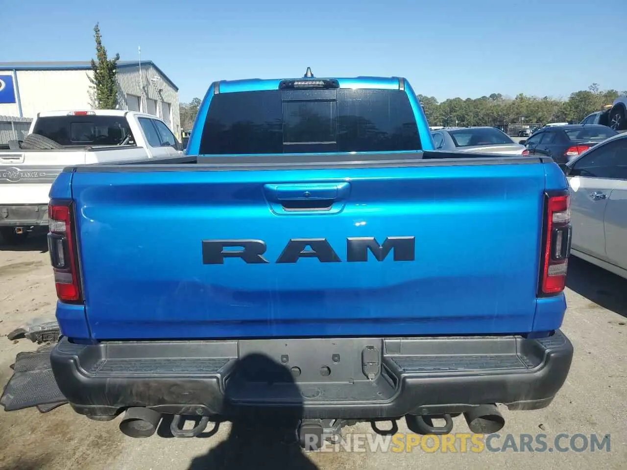6 Photograph of a damaged car 1C6SRFU93NN229879 RAM 1500 2022