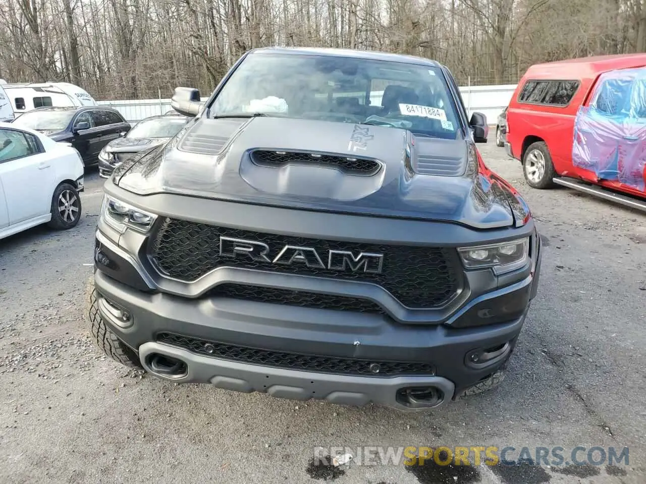 5 Photograph of a damaged car 1C6SRFU93NN252272 RAM 1500 2022