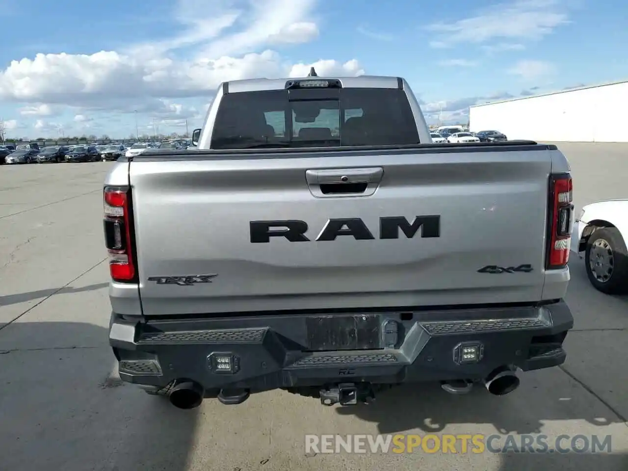 6 Photograph of a damaged car 1C6SRFU93NN402994 RAM 1500 2022