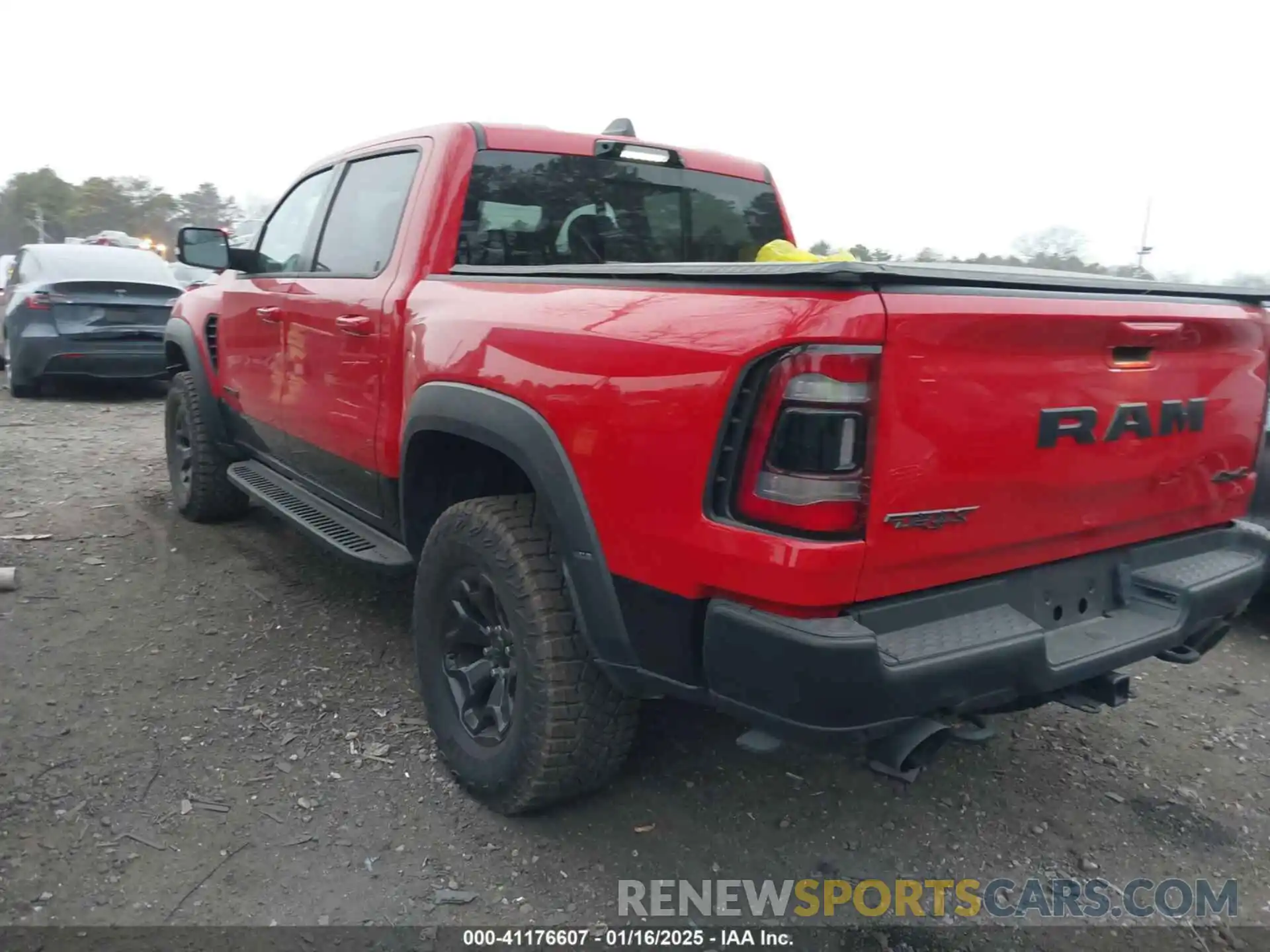 3 Photograph of a damaged car 1C6SRFU93NN415101 RAM 1500 2022