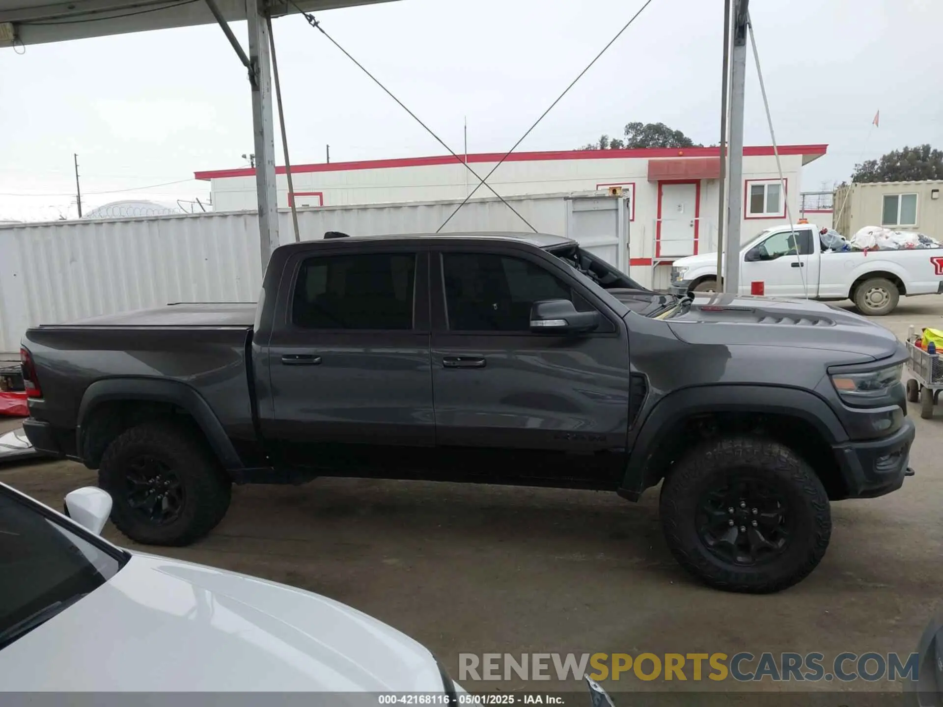 14 Photograph of a damaged car 1C6SRFU93NN415194 RAM 1500 2022