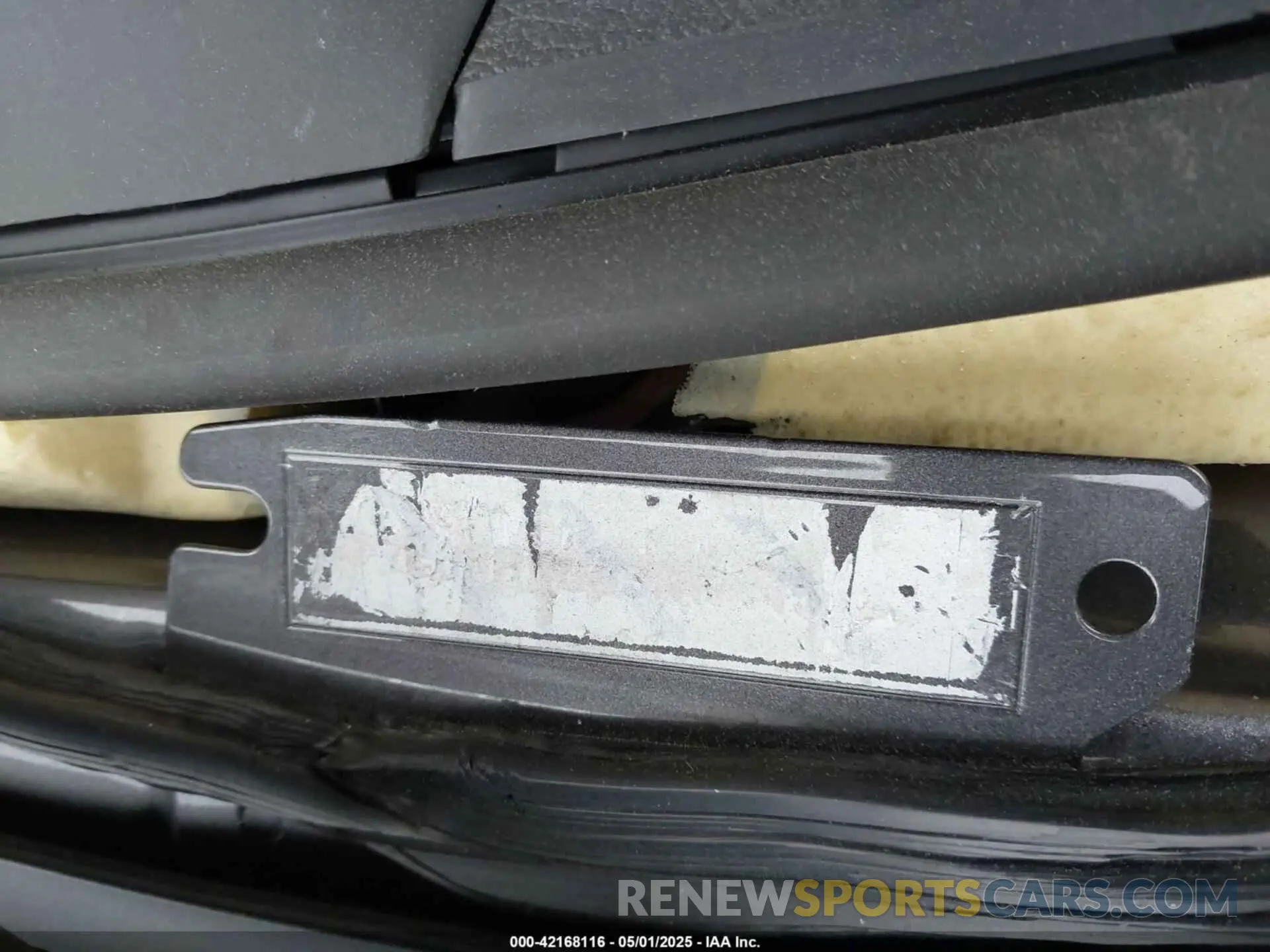 19 Photograph of a damaged car 1C6SRFU93NN415194 RAM 1500 2022