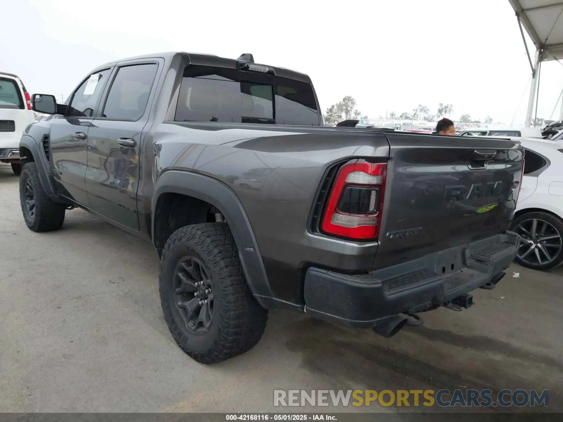 3 Photograph of a damaged car 1C6SRFU93NN415194 RAM 1500 2022