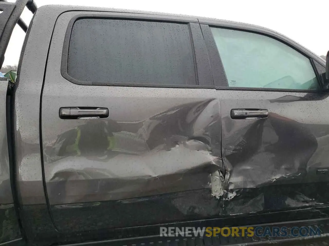 10 Photograph of a damaged car 1C6SRFU94NN101960 RAM 1500 2022